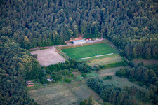 Vue aérienne de Terrain de football à le quartier Gossersweiler in Gossersweiler-Stein dans le département Rhénanie-Palatinat, Allemagne