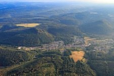 Vue aérienne de Merzalben dans le département Rhénanie-Palatinat, Allemagne