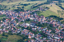 Vue aérienne de Vue sur le village à Martinshöhe dans le département Rhénanie-Palatinat, Allemagne