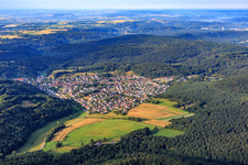 Vue aérienne de Vue du village de Lambsbachtal depuis le nord à Bechhofen dans le département Rhénanie-Palatinat, Allemagne