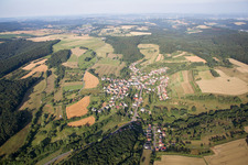 Vue aérienne de Champs agricoles et surfaces utilisables à Frohnhofen dans le département Rhénanie-Palatinat, Allemagne