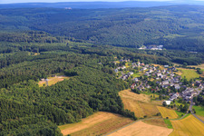 Vue aérienne de Hattgenstein dans le département Rhénanie-Palatinat, Allemagne