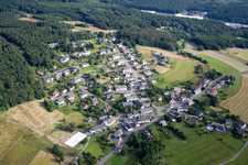 Vue aérienne de Champs agricoles et surfaces utilisables à Hattgenstein dans le département Rhénanie-Palatinat, Allemagne