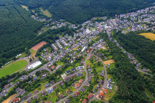 Vue aérienne de Tiefenstein dans le département Rhénanie-Palatinat, Allemagne