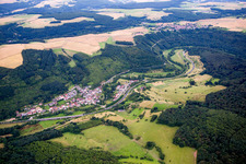 Vue aérienne de Champs agricoles et surfaces utilisables à Heinzenhausen dans le département Rhénanie-Palatinat, Allemagne