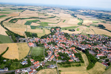 Vue aérienne de Champs agricoles et surfaces utilisables à Kerzenheim dans le département Rhénanie-Palatinat, Allemagne