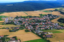 Vue aérienne de Vue du village depuis le nord à Tiefenthal dans le département Rhénanie-Palatinat, Allemagne