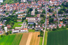 Vue aérienne de Asklepios Südpfalzkliniken depuis le nord à Kandel dans le département Rhénanie-Palatinat, Allemagne