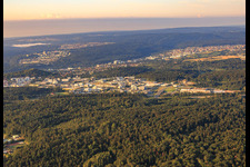 Photographie aérienne de Zone commerciale de la Karlsruher Straße depuis le nord à le quartier Brötzingen in Pforzheim dans le département Bade-Wurtemberg, Allemagne
