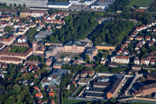 Vue aérienne de Château vu du nord à Bruchsal dans le département Bade-Wurtemberg, Allemagne