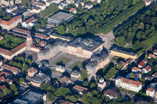 Vue aérienne de Parc du château baroque Bruchsal à Bruchsal dans le département Bade-Wurtemberg, Allemagne