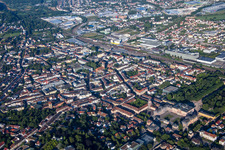Vue aérienne de Centre-ville vu du nord-est à Bruchsal dans le département Bade-Wurtemberg, Allemagne
