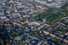 Vue aérienne de Château vu du nord-est à Bruchsal dans le département Bade-Wurtemberg, Allemagne