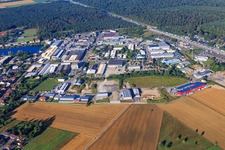 Vue aérienne de Zone industrielle à la jonction Bruchsal de l'A5 en provenance du nord-est à Forst dans le département Bade-Wurtemberg, Allemagne