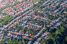 Vue aérienne de Zone de peuplement à le quartier Wiesental in Waghäusel dans le département Bade-Wurtemberg, Allemagne