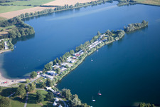 Vue aérienne de Lac Erlich à le quartier Oberhausen in Oberhausen-Rheinhausen dans le département Bade-Wurtemberg, Allemagne