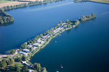 Vue aérienne de Lac Erlich à le quartier Oberhausen in Oberhausen-Rheinhausen dans le département Bade-Wurtemberg, Allemagne