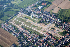 Vue aérienne de Nouvelle zone de développement sur Römerberg à le quartier Heiligenstein in Römerberg dans le département Rhénanie-Palatinat, Allemagne