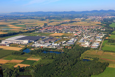 Vue aérienne de Zone industrielle Interpark vue du nord-est à le quartier Offenbach in Offenbach an der Queich dans le département Rhénanie-Palatinat, Allemagne