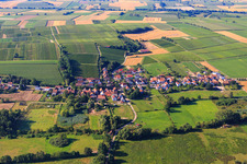 Vue aérienne de Vue du village depuis le nord à Hergersweiler dans le département Rhénanie-Palatinat, Allemagne