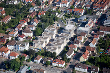 Chantiers de construction d'ensembles immobiliers pour la nouvelle construction d'un quartier urbain « Au centre-ville » à Kandel dans le département Rhénanie-Palatinat, Allemagne du point de vue du drone