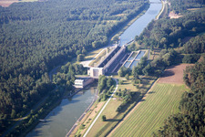 Vue aérienne de Écluse d'Erlangen à Möhrendorf dans le département Bavière, Allemagne