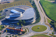 Vue aérienne de Base Herzo avec Adidas Factory Outlet et McDonald's à le quartier Niederndorf in Herzogenaurach dans le département Bavière, Allemagne