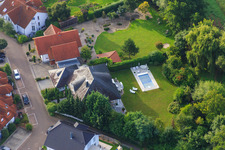 Vue aérienne de Ritter-Honius-Straße avec villa et piscine à Rohrbach dans le département Rhénanie-Palatinat, Allemagne