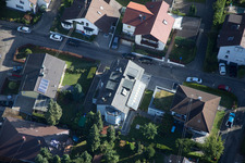 Vue oblique de Hellenstrasse à le quartier Wolfartsweier in Karlsruhe dans le département Bade-Wurtemberg, Allemagne