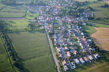 Neuhaeusel dans le département Bas Rhin, France vu d'un drone