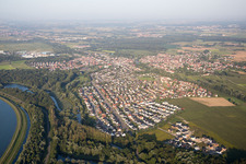 Vue aérienne de Drushenheim à Drusenheim dans le département Bas Rhin, France