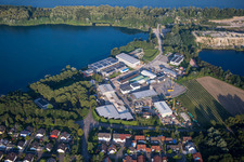 Vue aérienne de Zone industrielle et implantation d'entreprise à la gravière Lichtenau-Grauelsbaum à le quartier Grauelsbaum in Lichtenau dans le département Bade-Wurtemberg, Allemagne