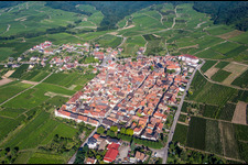 Vue aérienne de Vignobles à Saint-Hippolyte dans le département Haut-Rhin, France