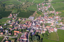 Vue aérienne de Champs agricoles et surfaces utilisables à Rorschwihr dans le département Haut-Rhin, France