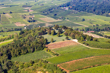 Vue aérienne de Rappel du cimetière de guerre pour la paix 5309 morts de guerre allemands tombés pendant la Seconde Guerre mondiale reposent dans quatre champs funéraires à Bergheim dans le département Haut-Rhin, France