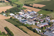 Vue aérienne de Zone industrielle et implantation d'entreprises au nord à le quartier Jöhlingen in Walzbachtal dans le département Bade-Wurtemberg, Allemagne