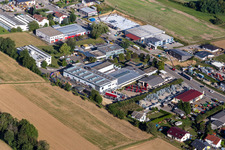 Photographie aérienne de Zone industrielle et implantation d'entreprises au nord à le quartier Jöhlingen in Walzbachtal dans le département Bade-Wurtemberg, Allemagne