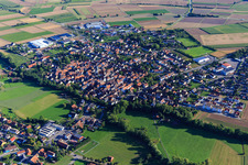 Vue aérienne de Vue du village depuis le nord-est à le quartier Horrheim in Vaihingen an der Enz dans le département Bade-Wurtemberg, Allemagne