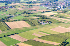 Vue aérienne de Aéroport Backnang-Heiningen à le quartier Heiningen in Backnang dans le département Bade-Wurtemberg, Allemagne