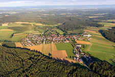 Vue aérienne de Champs agricoles et terres agricoles à le quartier Eulenhof in Kaisersbach dans le département Bade-Wurtemberg, Allemagne