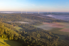 Vue aérienne de Parc éolien de Kohlenstr à le quartier Rappoltshofen in Obersontheim dans le département Bade-Wurtemberg, Allemagne