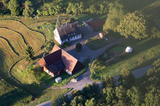 Vue aérienne de Rothof à le quartier Engelhofen in Obersontheim dans le département Bade-Wurtemberg, Allemagne