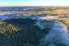 Vue aérienne de Village le matin depuis le nord-est à le quartier Großaltdorf in Gaildorf dans le département Bade-Wurtemberg, Allemagne