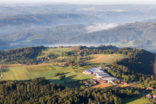 Vue aérienne de Locaux d'usine de Fertighaus WEISS GmbH à le quartier Scheuerhalden in Oberrot dans le département Bade-Wurtemberg, Allemagne