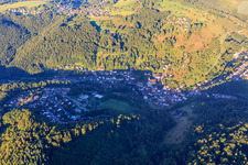 Vue aérienne de Village dans le Lautertal le matin depuis l'est à le quartier Roßstaig in Spiegelberg dans le département Bade-Wurtemberg, Allemagne