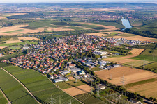 Vue aérienne de Les rives du Neckar à Neckarwestheim dans le département Bade-Wurtemberg, Allemagne