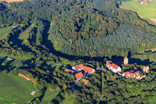 Vue aérienne de Château de Liebenstein au Golf and Country Club Schloss Liebenstein eV à Neckarwestheim dans le département Bade-Wurtemberg, Allemagne