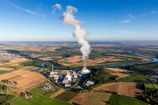 Photographie aérienne de Blocs réacteurs, structures de tour de refroidissement et installations de la centrale nucléaire - centrale nucléaire - centrale nucléaire GKN Neckarwestheim à Neckarwestheim à Gemmrigheim dans le département Bade-Wurtemberg, Allemagne
