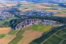 Vue aérienne de Schloßbergallee vue du sud-est à Bönnigheim dans le département Bade-Wurtemberg, Allemagne