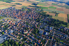 Vue aérienne de Ganerbenschule Bönnigheim et Alfred-Amann-Gymnasium à Bönnigheim dans le département Bade-Wurtemberg, Allemagne
